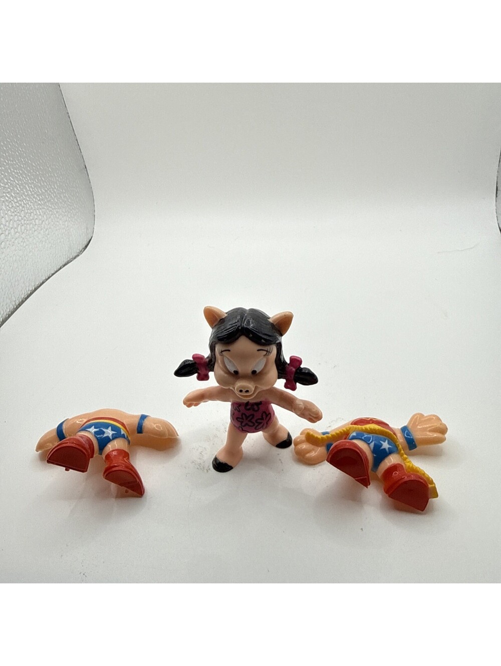 1991 Petunia Pig Wonder Woman 2.5" McDonald's Action Figure Looney Tunes Toons